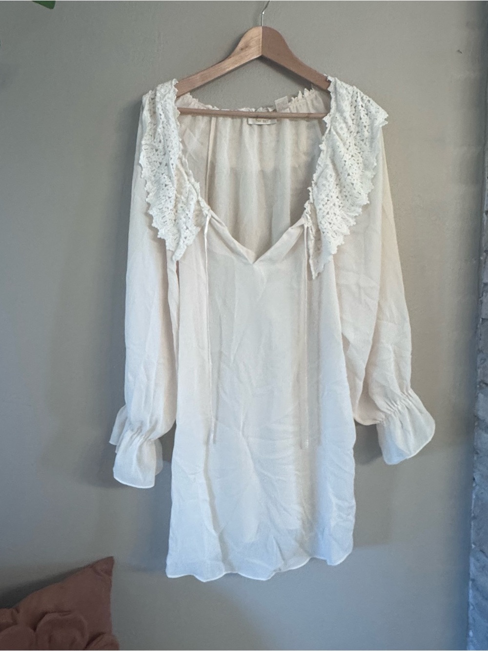 VICTORIA SECRET VINATE Gold Label Lace Collar Nightdress